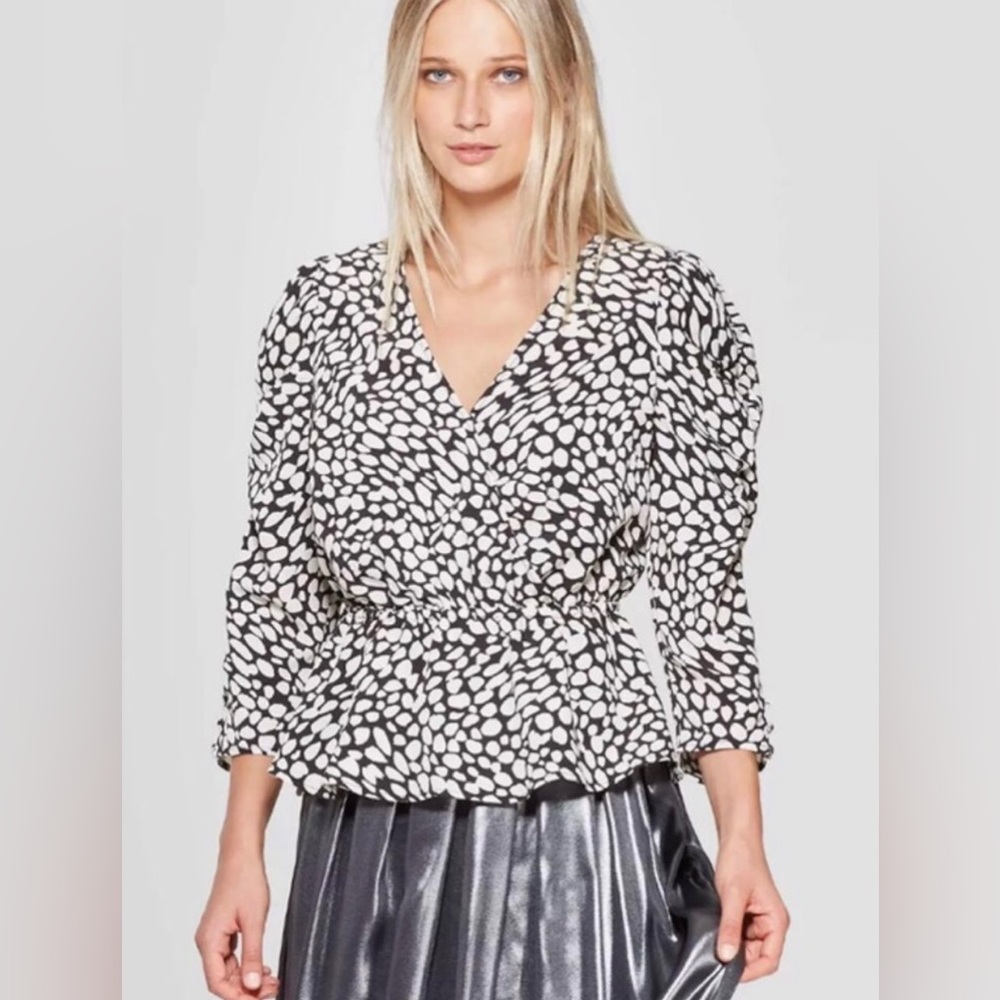 NWOT Who What Wear Peplum Puff Shoulder Blouse - Black & White Print